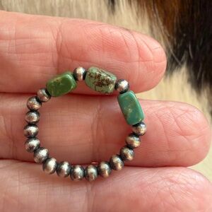 ❤️ 3mm Desert Pearl Kingman 3 Stone Turquoise Sterling Silver Stretchy Adj Ring